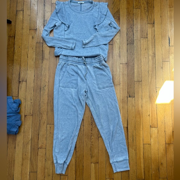 Splendid Gray Lounge Set - Picture 1 of 2